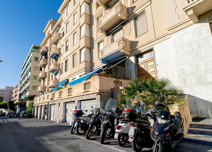 Guesthost - Palazzo Torino Chic & Charm Flat Daire *