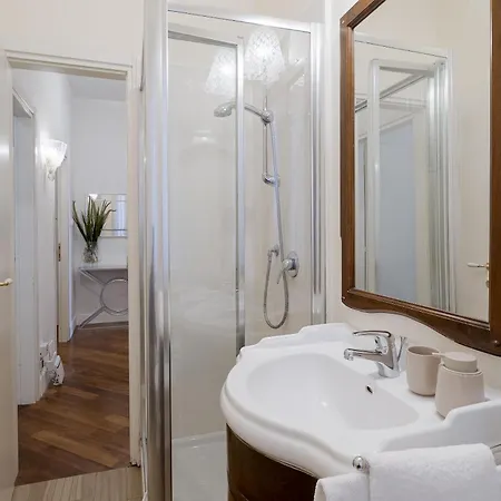 Guesthost - Palazzo Torino Chic & Charm Flat * Sanremo
