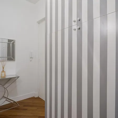 Guesthost - Palazzo Torino Chic & Charm Flat Apartment Sanremo