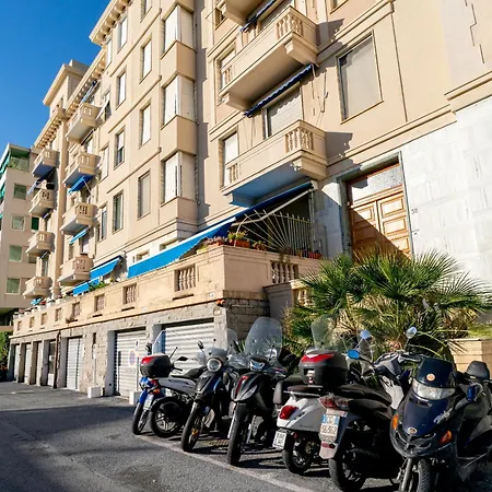 Guesthost - Palazzo Torino Chic & Charm Flat Apartmán *